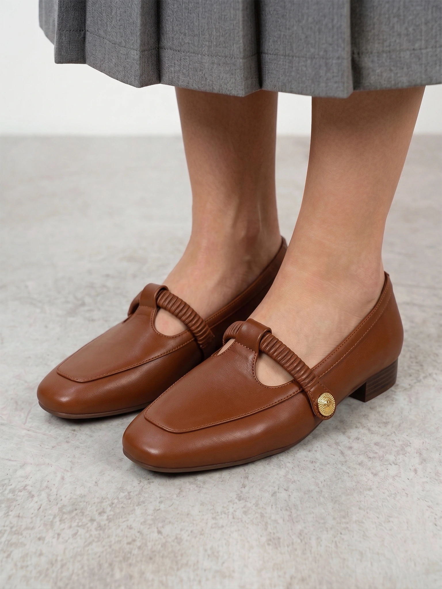 Туфли коричневого цвета на низком каблуке